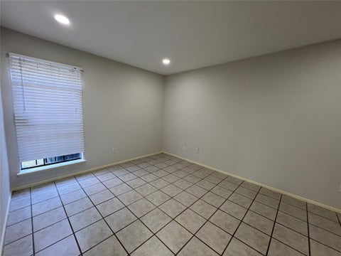 492001093