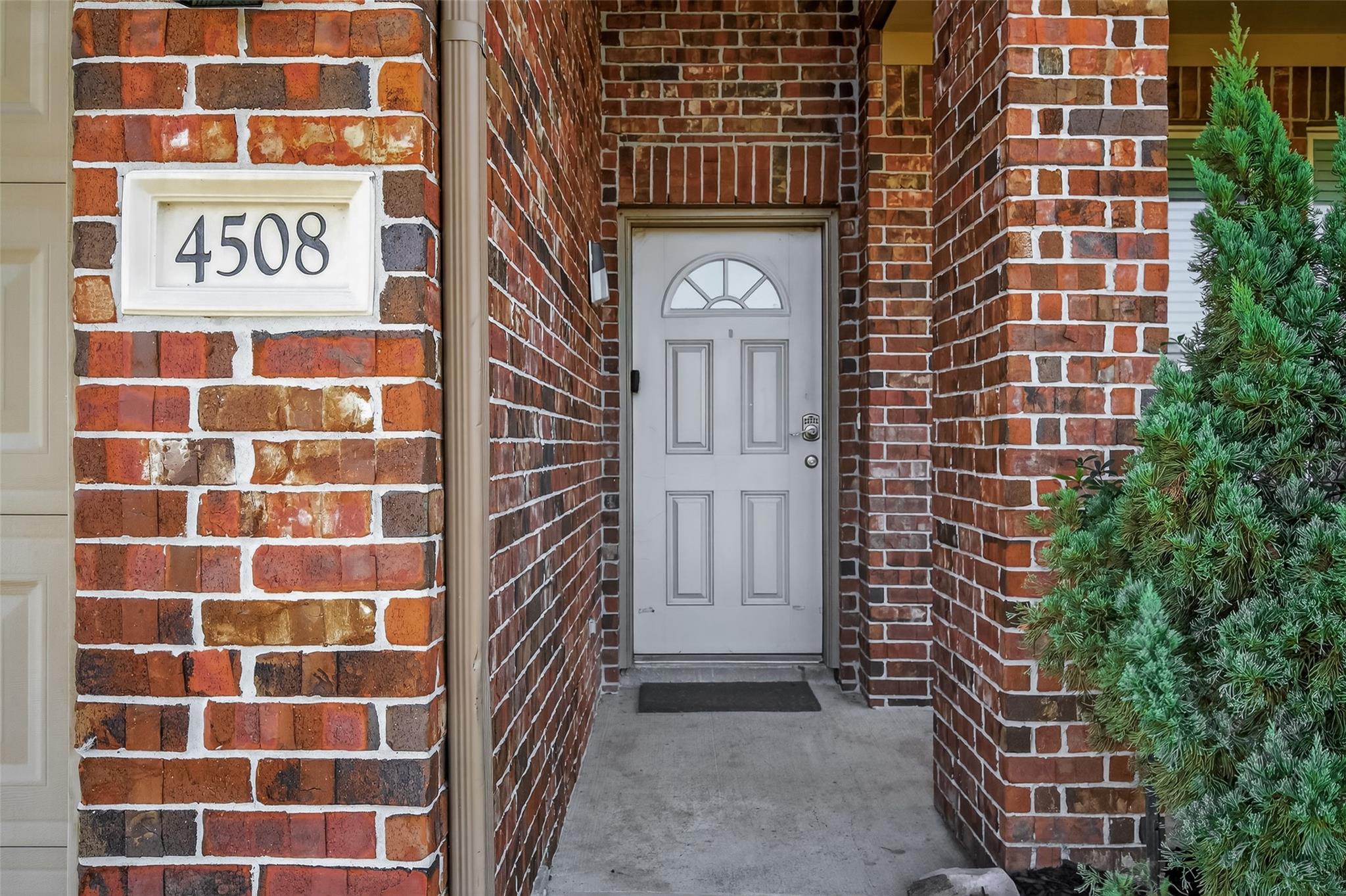 4508 Coopers Hill Trail