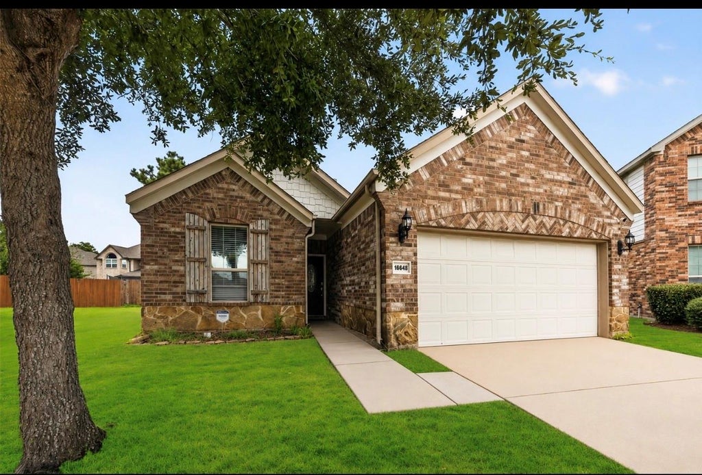 Photo of 16648 Conner Creek Lane, Houston, TX 77044 (MLS # 21277504)