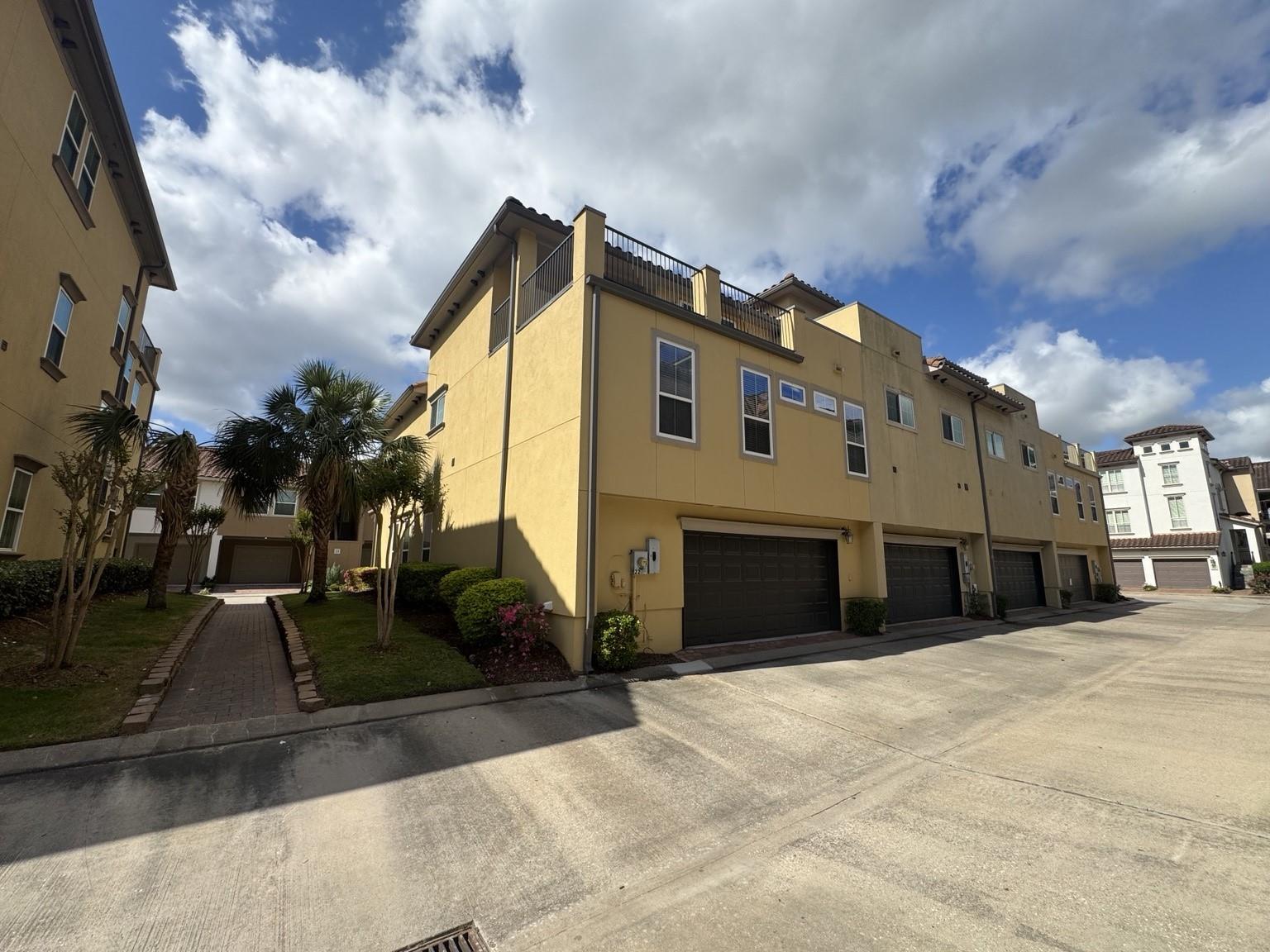 22 W Oaks Drive