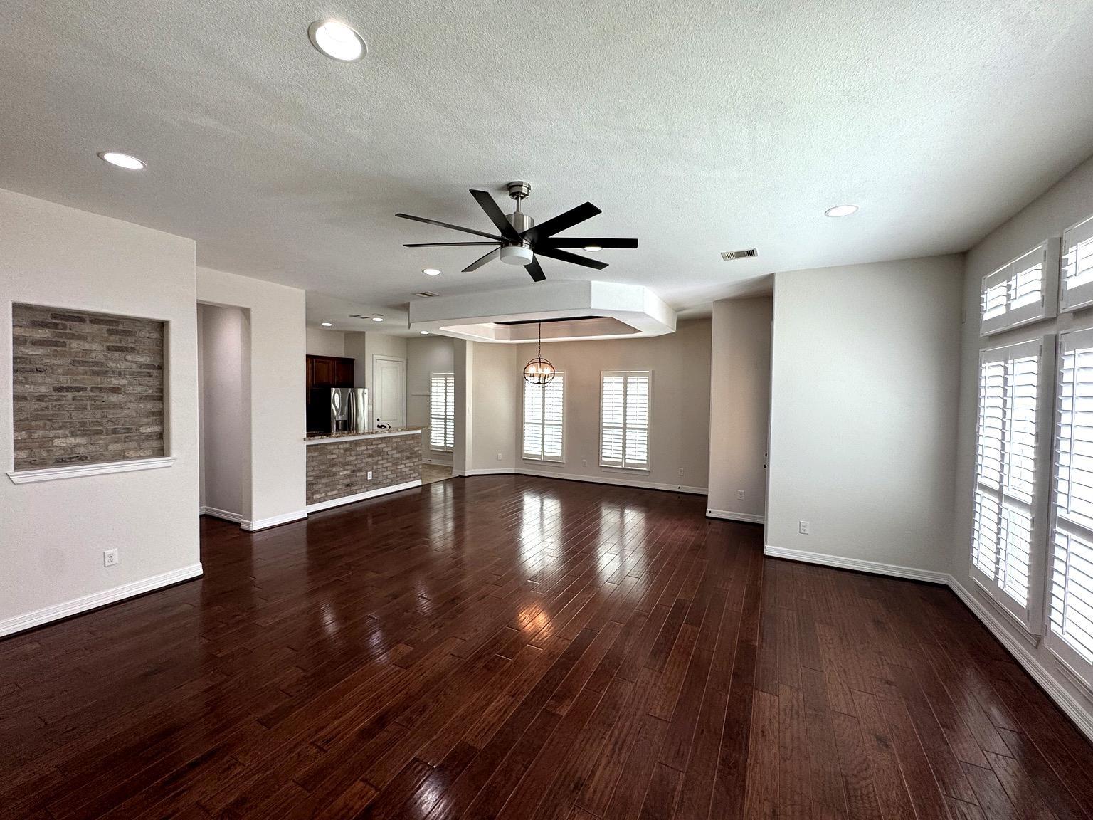 22 W Oaks Drive