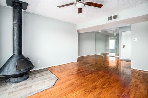 Photo of 3085 Walnut Bend Lane #35, Houston, TX 77042 (MLS # 14869900)