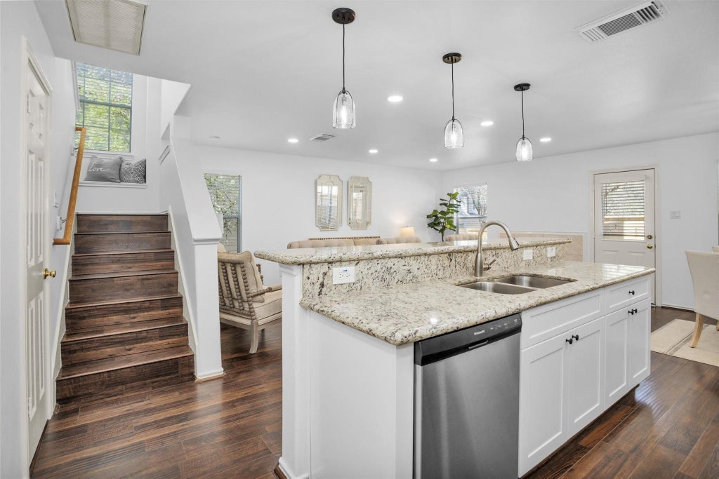Photo of 35 Marble Rock Place, The Woodlands, TX 77382 (MLS # 44729156)