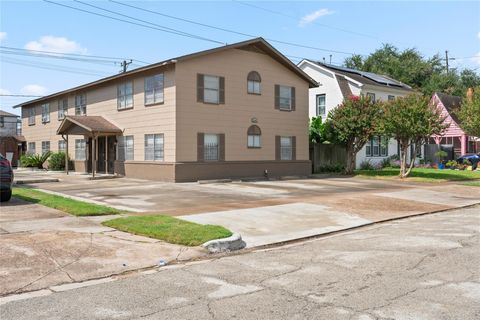 Photo of 2620 Rosewood Street #3, Houston, TX 77004 (MLS # 33912447)