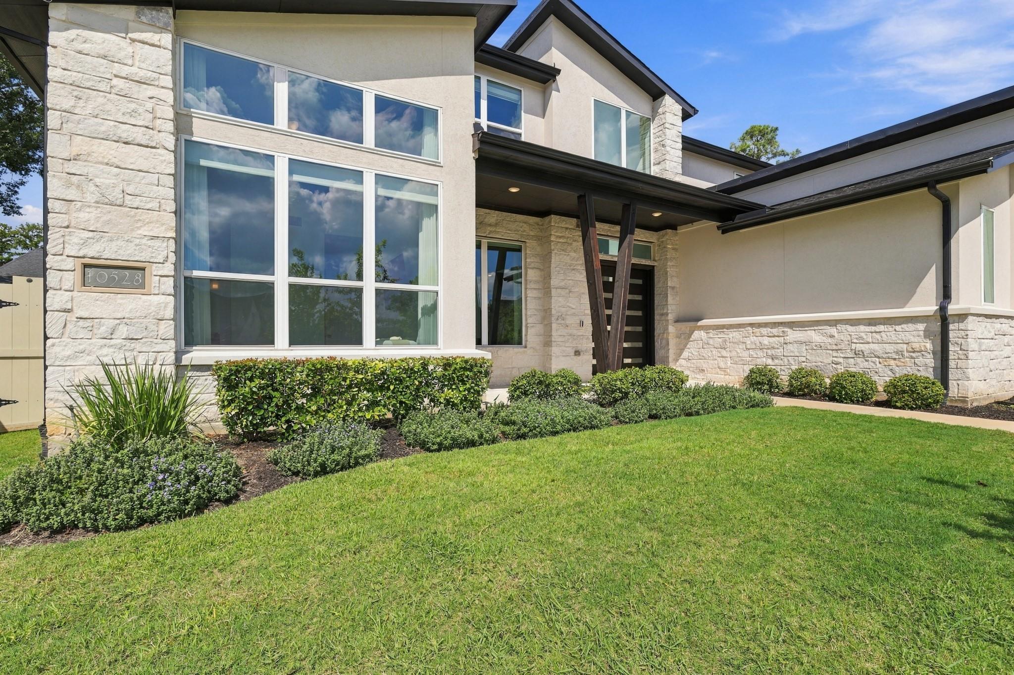 10528 Scarce Chaser Street