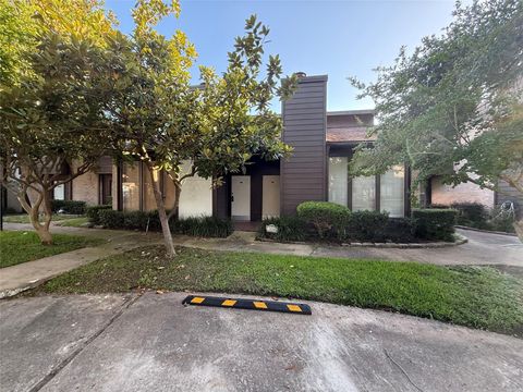 Photo of 2601 S Braeswood Boulevard #1005, Houston, TX 77025 (MLS # 41168223)