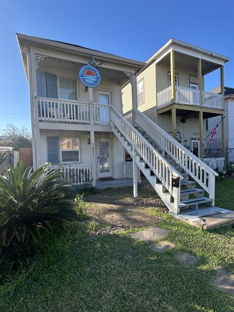 Photo of 1611 Avenue N 1/2, Galveston, TX 77550 (MLS # 68683609)