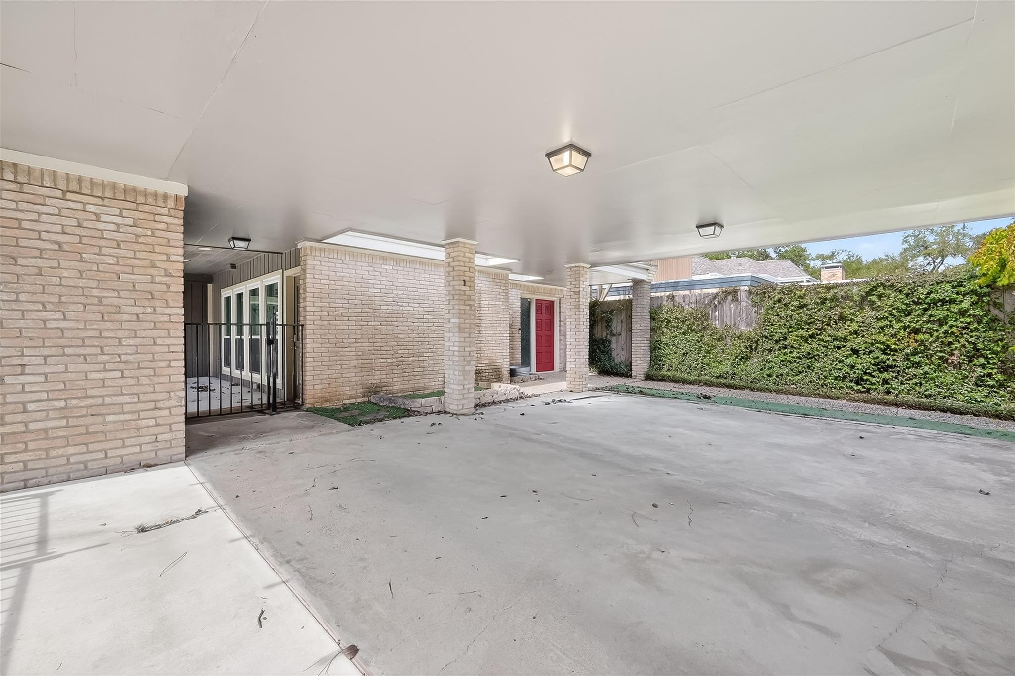 2810 Quail Hollow Drive