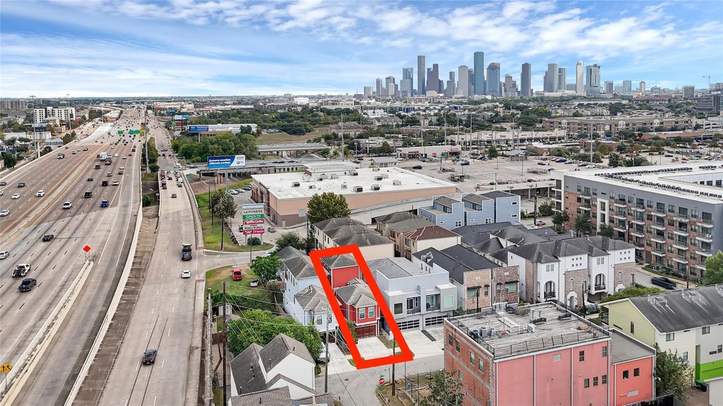 Photo of 1610 E Bonner Street #A, Houston, TX 77007 (MLS # 92805808)