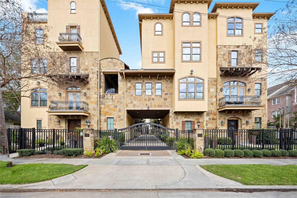 Photo of 328 Bomar Street, Houston, TX 77006 (MLS # 60317969)