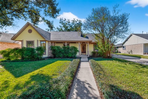 Photo of 405 Tudor Court, Deer Park, TX 77536 (MLS # 72014605)