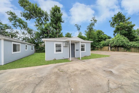 Photo of 3914 Hoffman St Street #C, Houston, TX 77026 (MLS # 26644357)