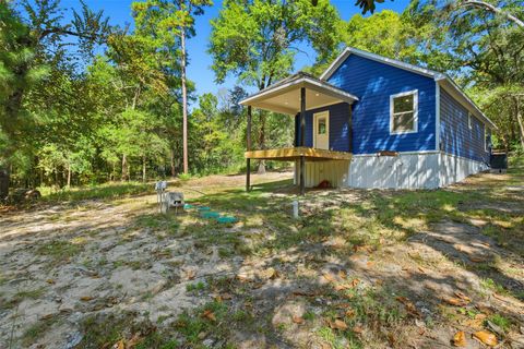 Photo of 154 Lakeview Drive E, Livingston, TX 77351 (MLS # 20982032) Photo of 154 Lakeview Drive E, Livingston, TX 77351 (MLS # 20982032)