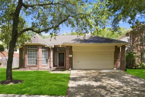 Photo of 807 Fairpark Lane, Sugar Land, TX 77479 (MLS # 30629673)