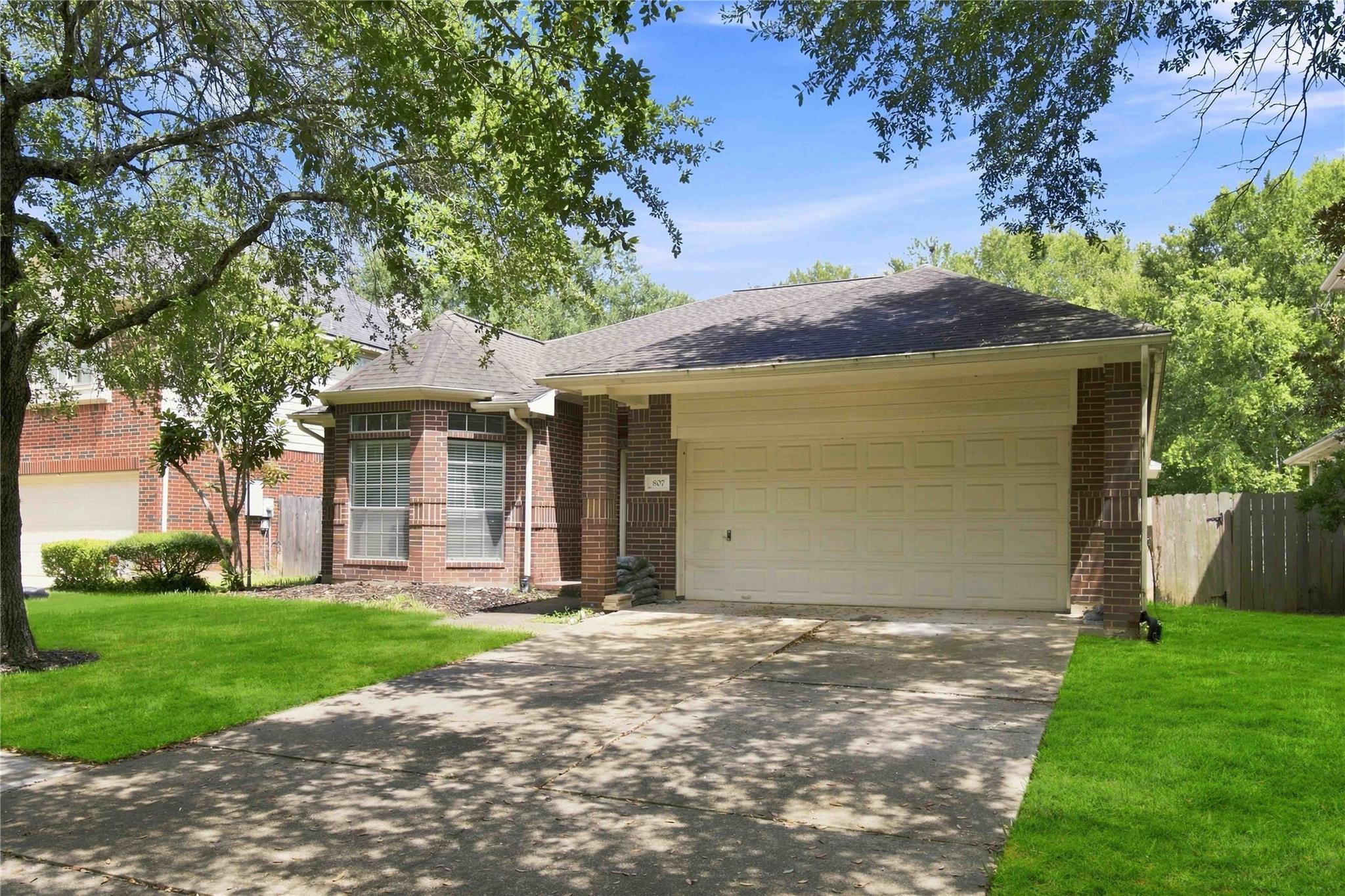 807 Fairpark Lane
