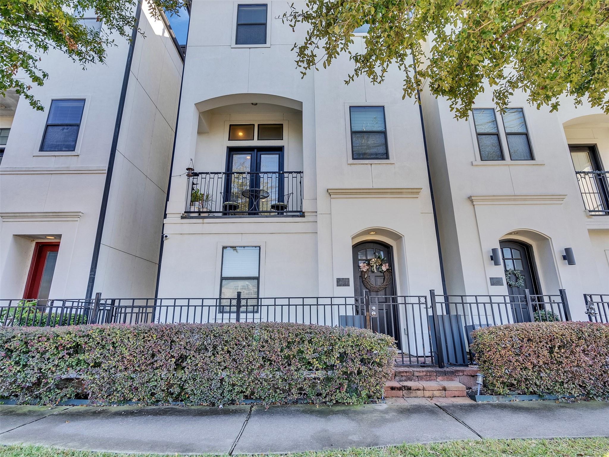 1877 Dart Street