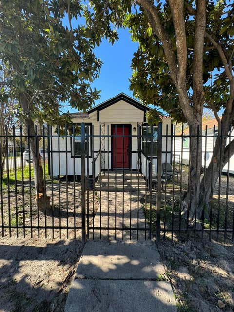 Photo of 3903 Broyles Street, Houston, TX 77026 (MLS # 92356207)