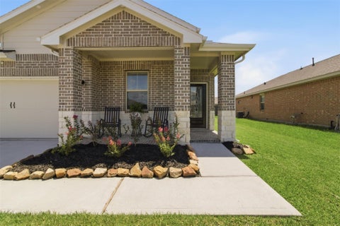 Photo of 611 Walnut Branch Drive, Baytown, TX 77523 (MLS # 36608873)