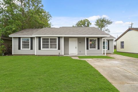 Photo of 1502 Harris Avenue, Pasadena, TX 77506 (MLS # 74022638)