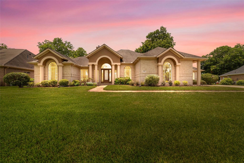 Photo of 32610 Whitburn Trail, Fulshear, TX 77441 (MLS # 55057227)