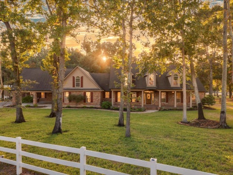 Photo of 28510 Yonder Way, Houston, TX 77336 (MLS # 41786732)