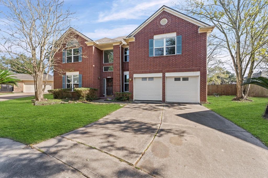 Photo of 1306 Hunter Wood Drive, League City, TX 77573 (MLS # 10900080)