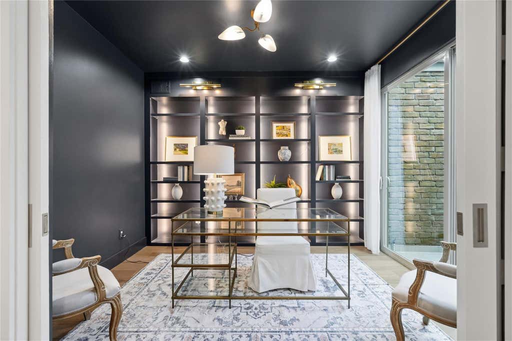 Photo of 201 Vanderpool Lane #65, Houston, TX 77024 (MLS # 81284354)