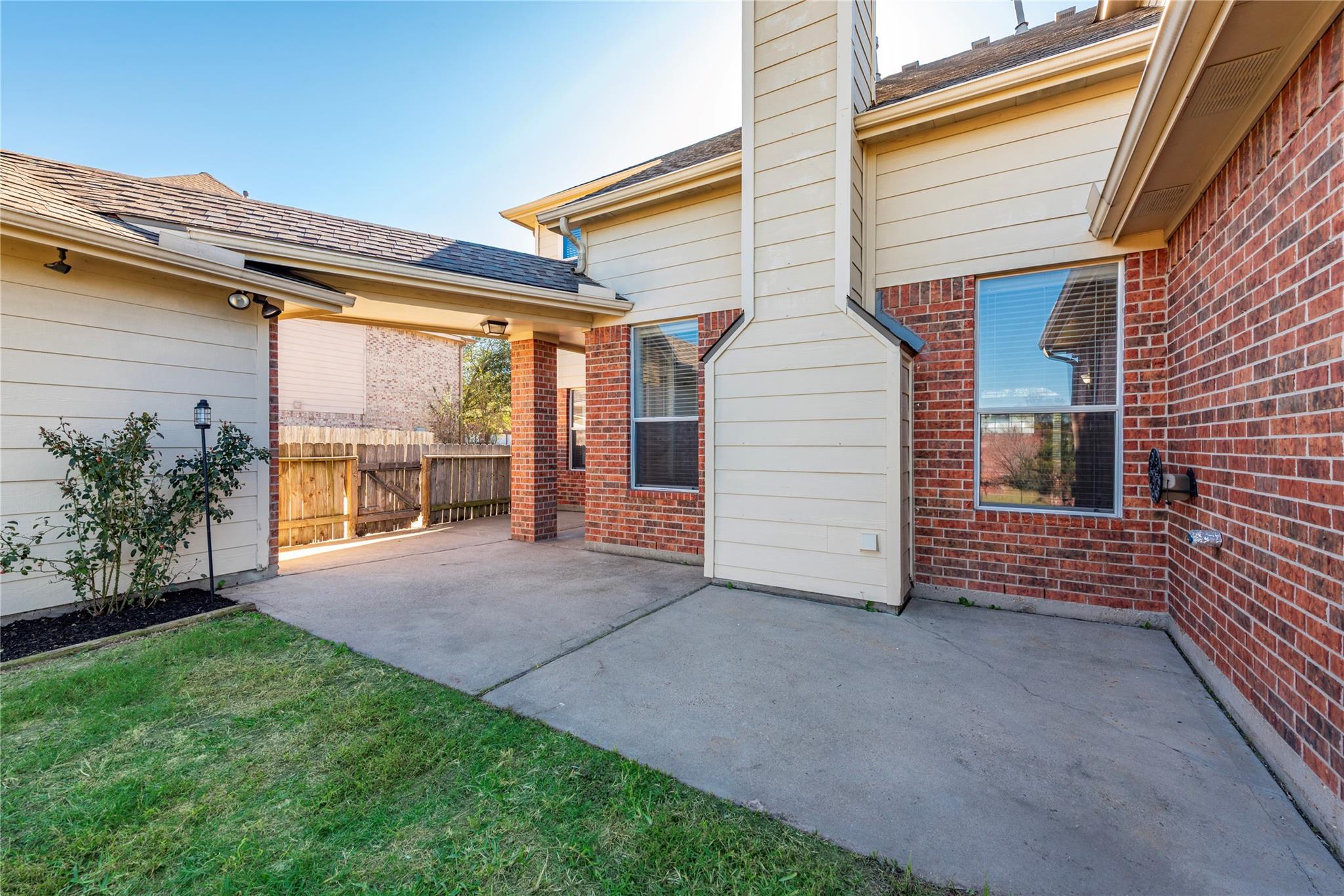 216 Willow Pointe Drive