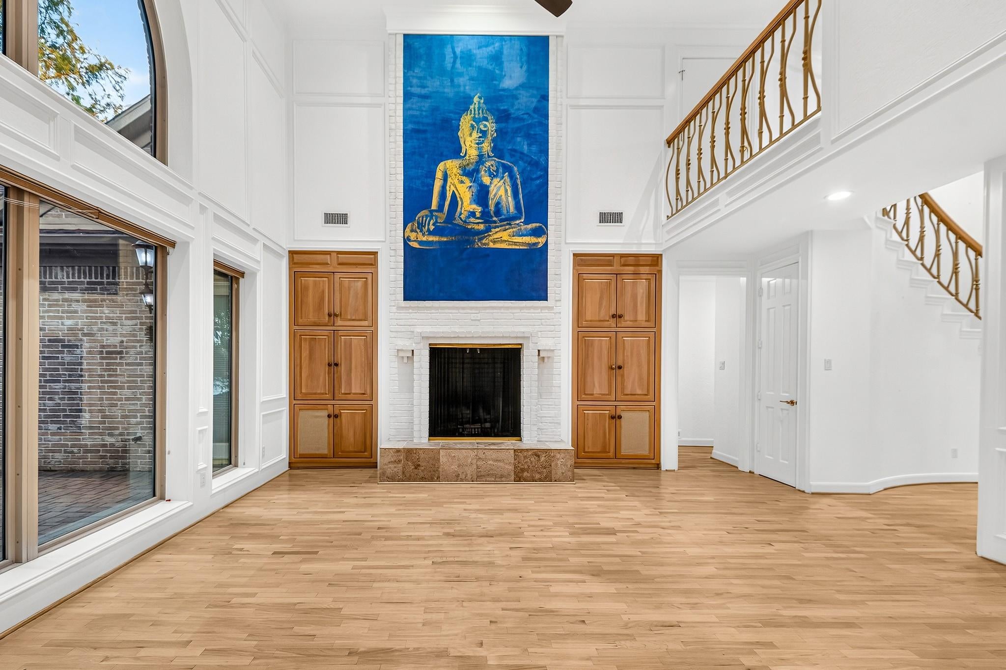 407 Lakeside Boulevard