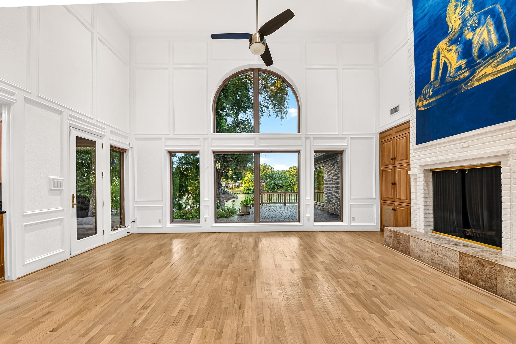 407 Lakeside Boulevard
