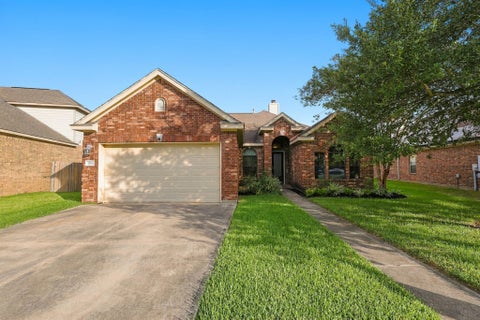 Photo of 293 W Bend Drive, League City, TX 77573 (MLS # 80700441)