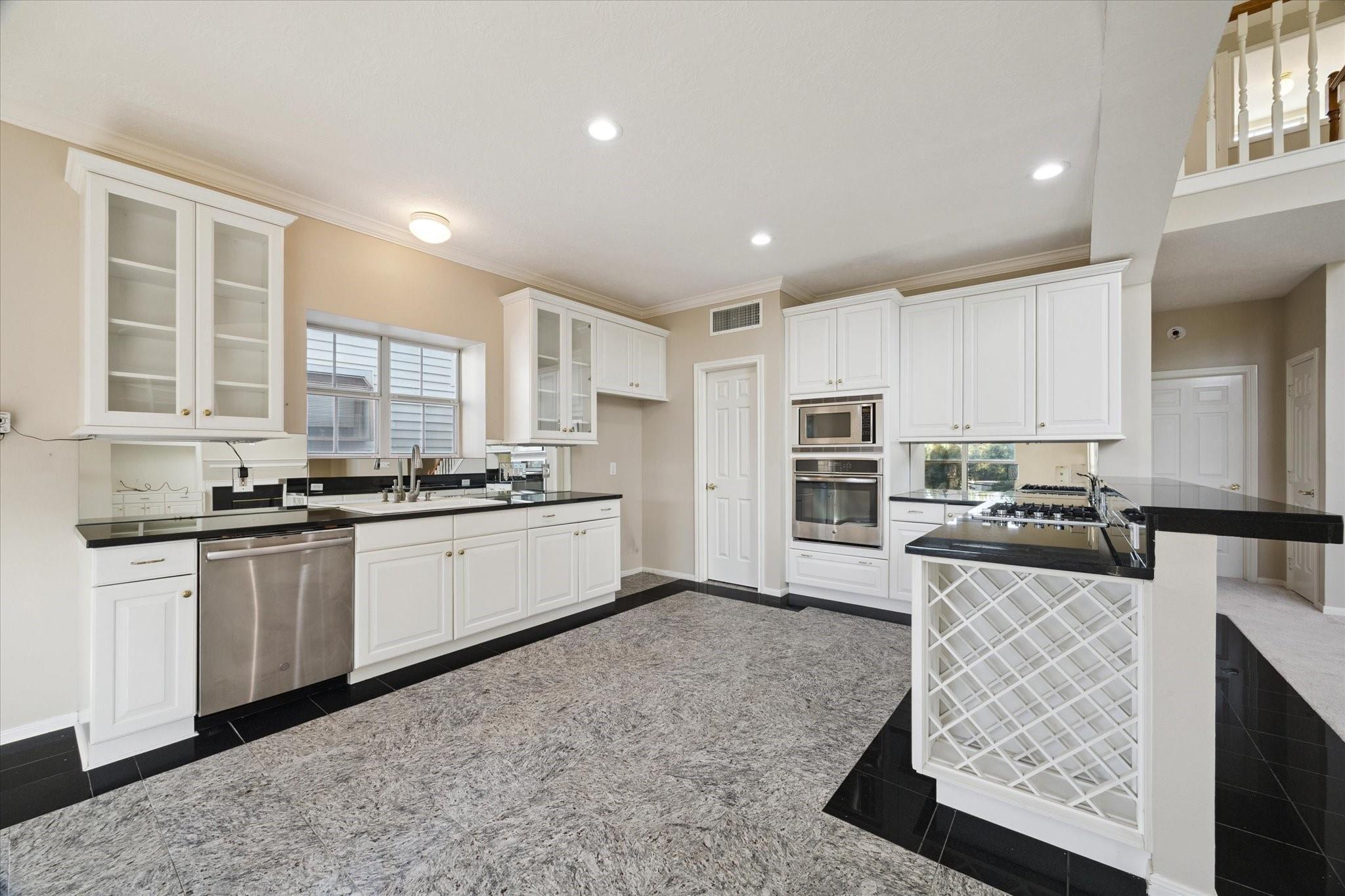 422 Bay Colony Drive