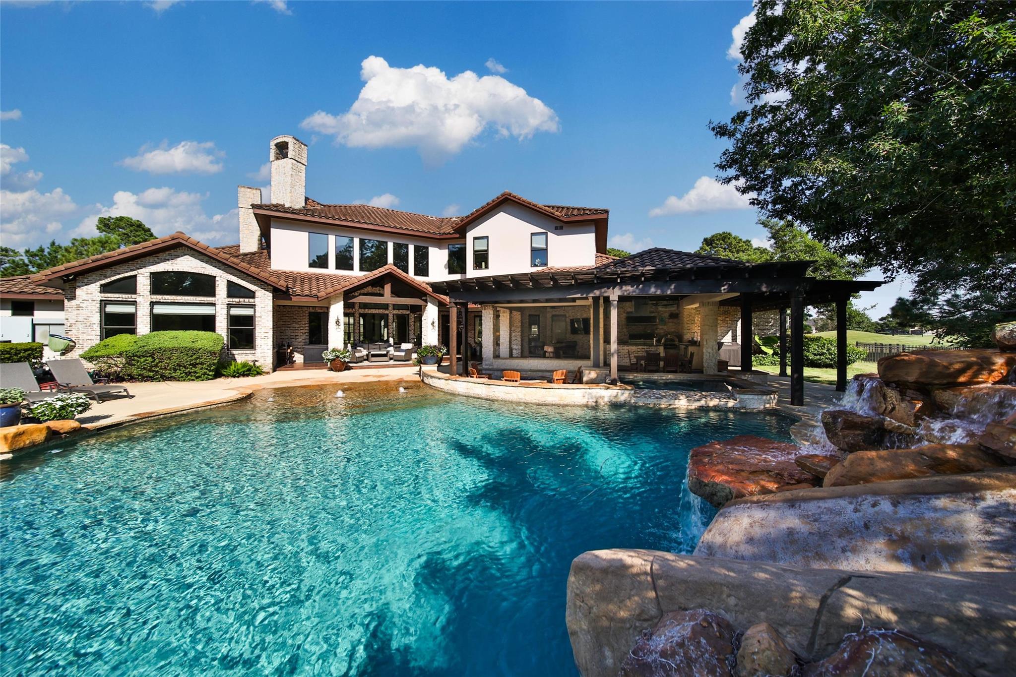 2 Highclere Park Drive