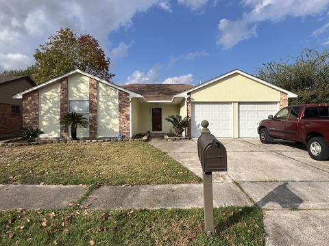 Photo of 13411 Natasha Lane, Houston, TX 77015 (MLS # 20732312)