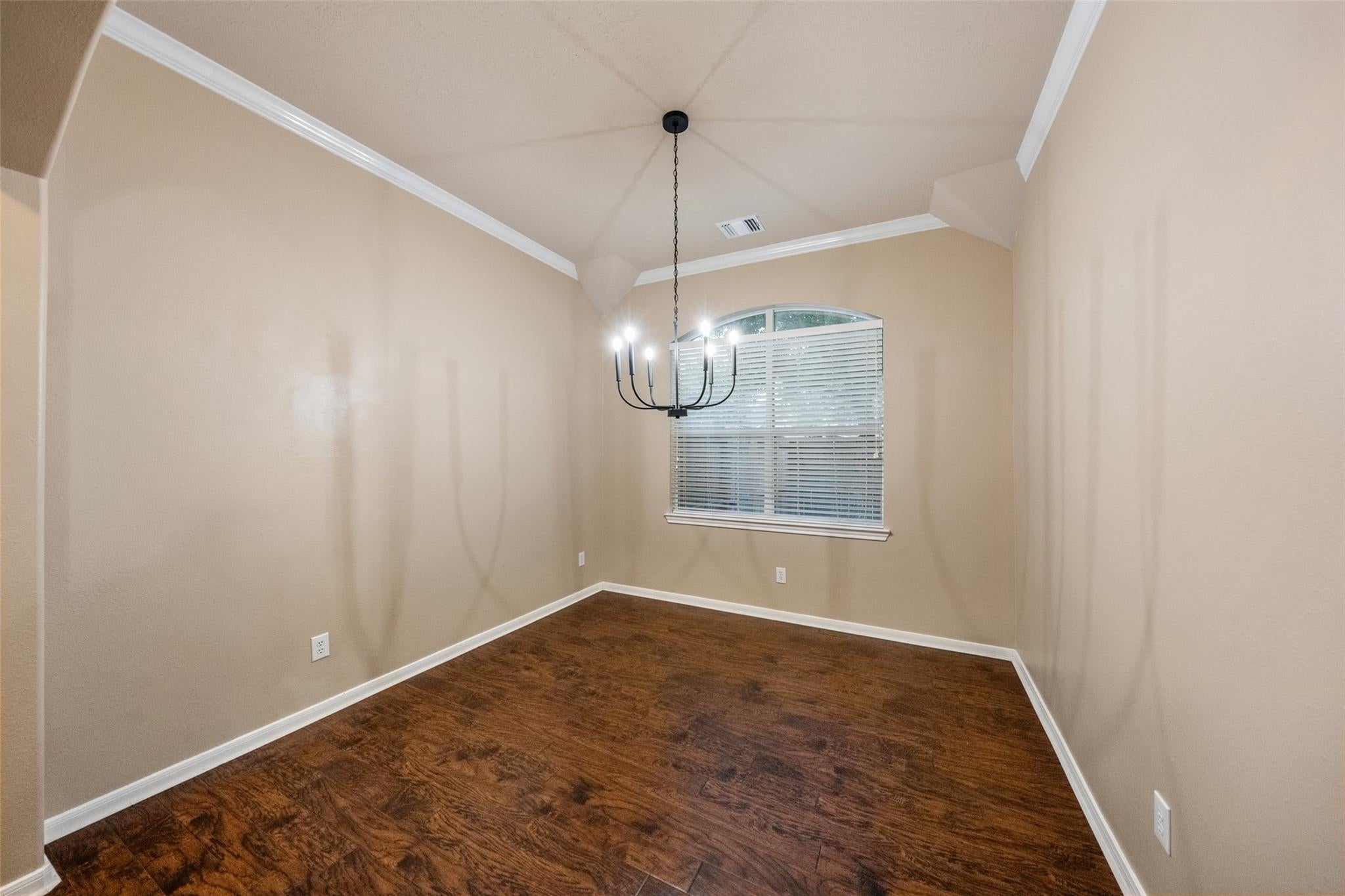 2119 Kingfisher Court