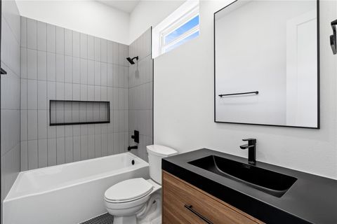 Tiny photo for 1030 W 24th Street #C, Houston, TX 77008 (MLS # 16916143)