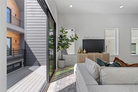 Tiny photo for 1030 W 24th Street #C, Houston, TX 77008 (MLS # 16916143)