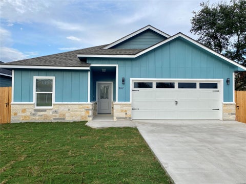 Photo of 982 S Navarro ST, Giddings, TX 78942 (MLS # 58889324)