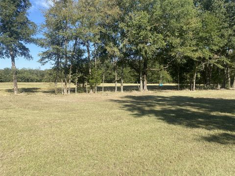 Photo of 123 Fcr, Oakwood, TX 75855 (MLS # 30920686) Photo of 123 Fcr, Oakwood, TX 75855 (MLS # 30920686)
