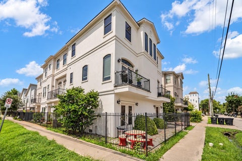Photo of 5501 Petty Street, Houston, TX 77007 (MLS # 64728687)
