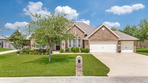 Photo of 11219 Kings Point Boulevard Boulevard, Mont Belvieu, TX 77535 (MLS # 33645343)