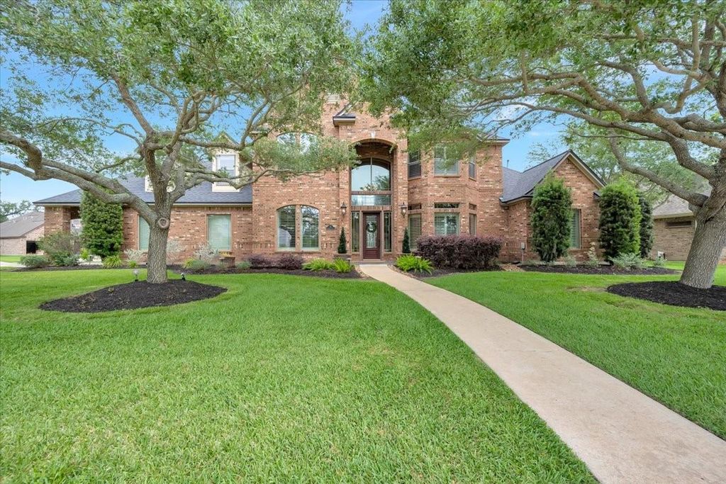 Photo of 51 Deerwood Court, Lake Jackson, TX 77566 (MLS # 80431014)