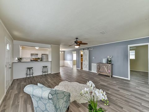 Photo of 900 Bonita Street, Bayou Vista, TX 77563 (MLS # 82751185)