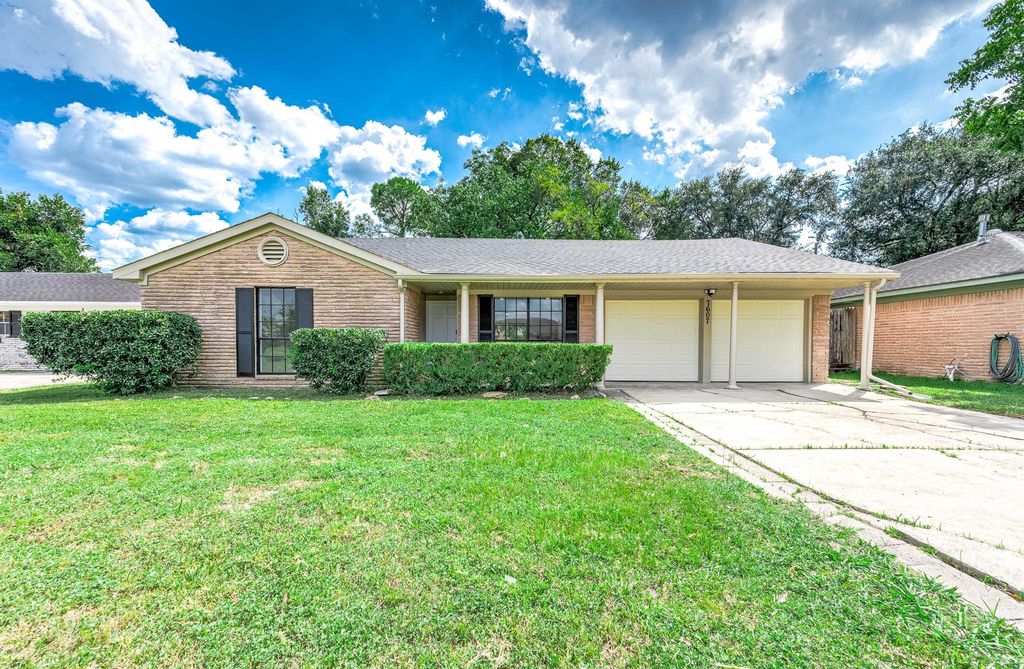 Photo of 7607 Grape Street, Houston, TX 77074 (MLS # 37013768)