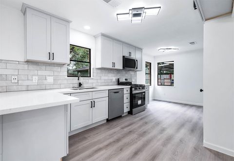 Photo of 7607 Grape Street, Houston, TX 77074 (MLS # 37013768)