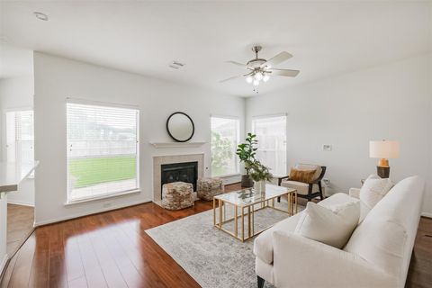 Photo of 139 High Meadows Drive, Sugar Land, TX 77479 (MLS # 29753607)