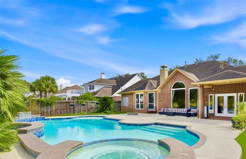 Photo of 411 Crestwater Trail, Houston, TX 77082 (MLS # 80193197)