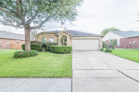 Photo of 827 Honeysuckle Vine Drive, Rosenberg, TX 77469 (MLS # 7555271) Photo of 827 Honeysuckle Vine Drive, Rosenberg, TX 77469 (MLS # 7555271)