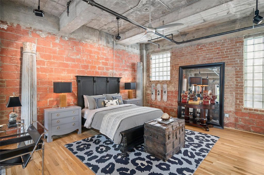 Photo of 204 Travis Street #2C, Houston, TX 77002 (MLS # 66365925)