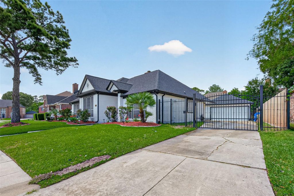 Photo of 5915 Sean Court, Humble, TX 77346 (MLS # 20152428)